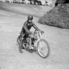 Bert Denly auf seiner AJS 500cc Rekordmaschine