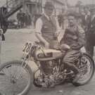 Bert Denly mit AJS record breaker 500cc OHC 1929 = © www.stilltimecollection.co.uk