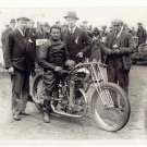 Bert Denly auf seiner AJS 500cc Rekordmaschine