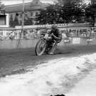 Hubert Hubmann auf AJS S7 350cc OHC bei einem Dirt Track Rennen 1932 © Artur Fenzlau/Technisches Museum Wien www.technischesmuseum.at