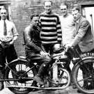 Spaan, Longman und gang mit Langhub 350cc OHC Werksrenner TT Isle of Man 1929