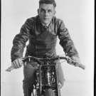 Gus Clifton auf einem MR8 Speedway Modell © national library nz